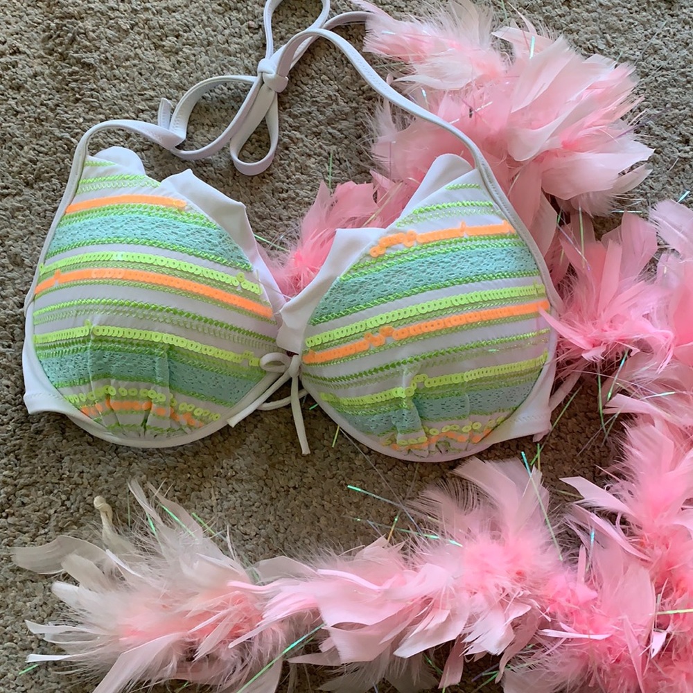 Victoria’s Secret bikini top